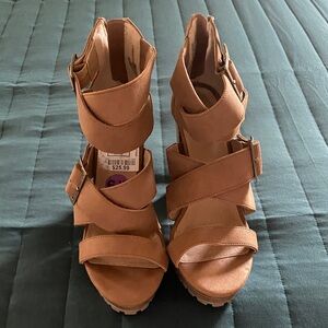 Report Tan Platform Sandals